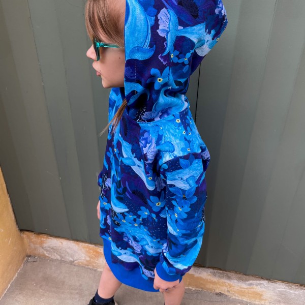 Sukienka z kapturem - WIELORYBY 