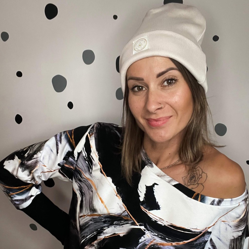 Czapka BEANIE  biały piasek