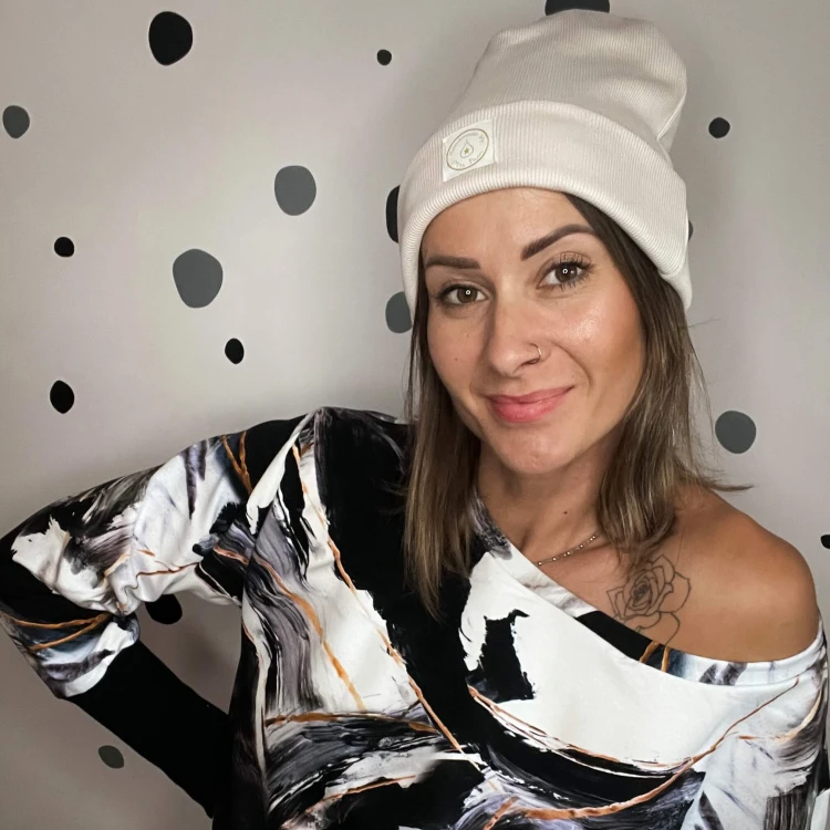 Czapka BEANIE  biały piasek