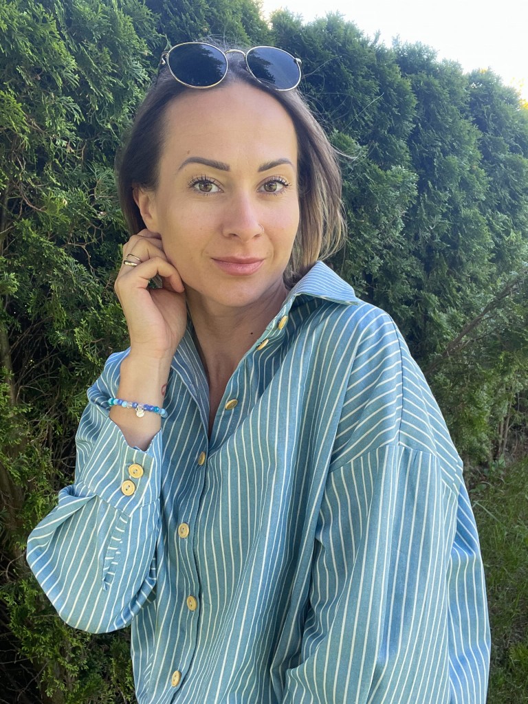 Koszula damska denim oversize – drewniane guziki detal