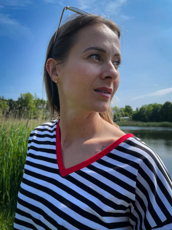 Koszulka v-neck PASKI red