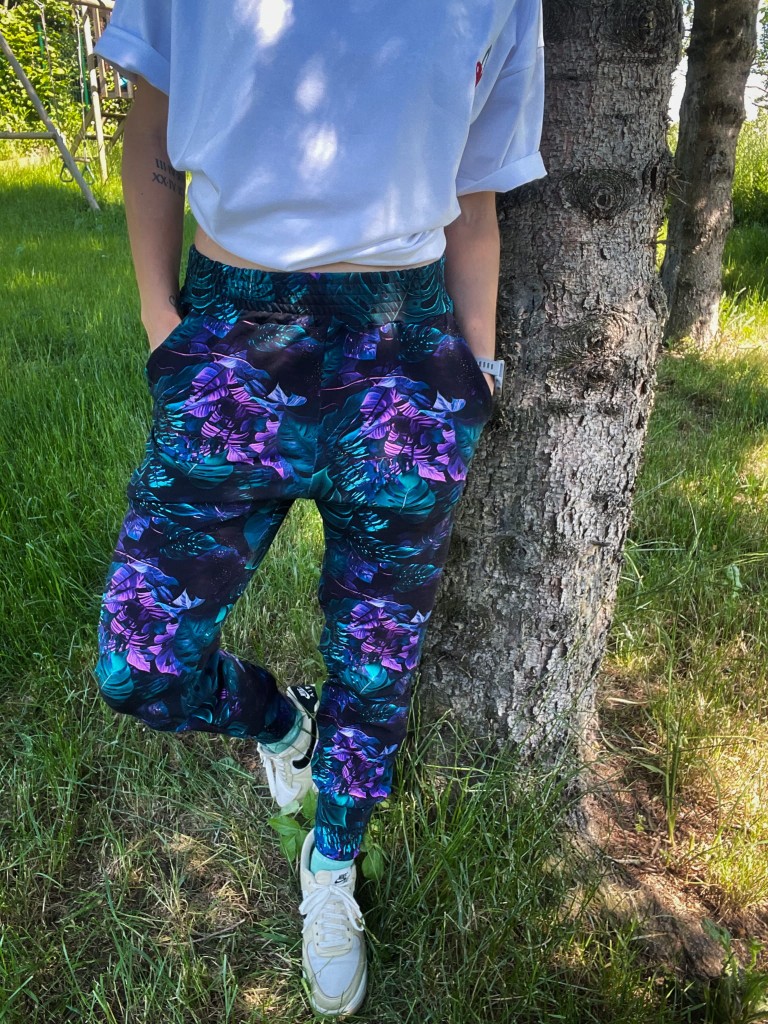 Spodnie z wyższym stanem FIOLETOWA DŻUNGLA