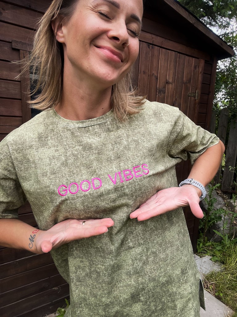 Długi t-shirt ACID WASH oliwka