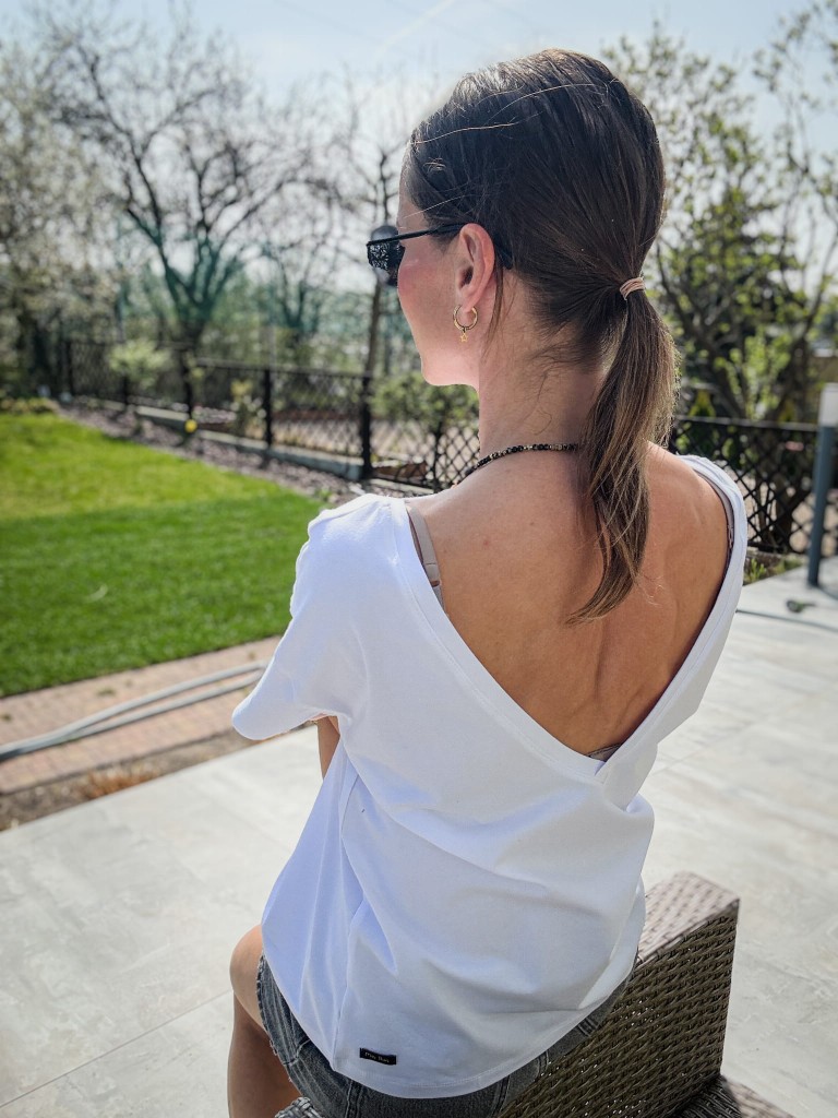 Damska koszulka V-BACK biała