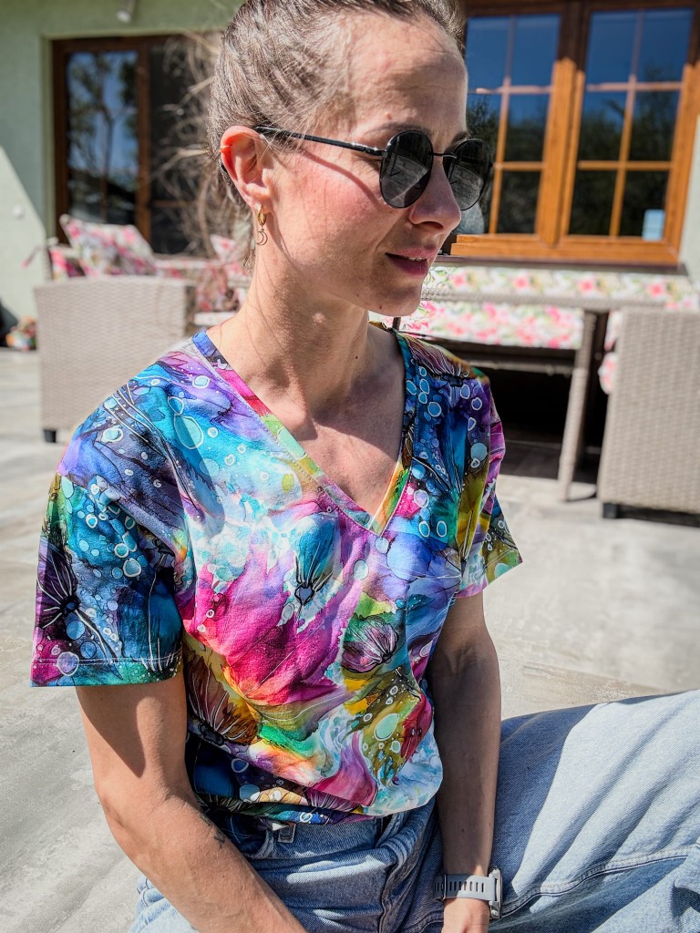 Damska koszulka V - neck LUNA