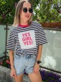 Damski t-shirt w paski z nadrukiem