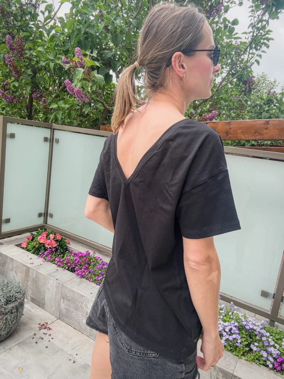 Damska koszulka V-BACK czarna