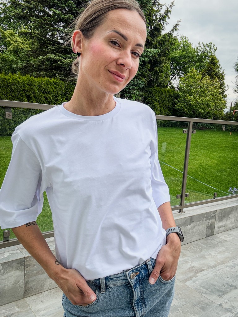 Damski biały t-shirt COMFY