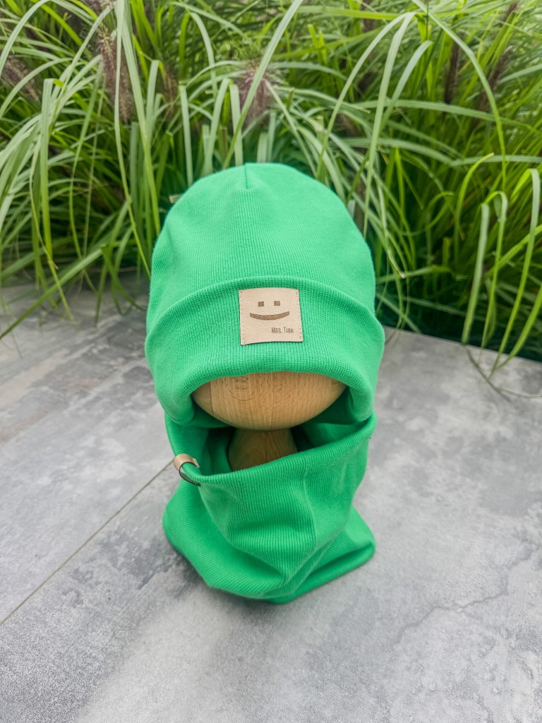 DAMSKA CZAPKA PRĄŻEK NEONOWA ZIELONA