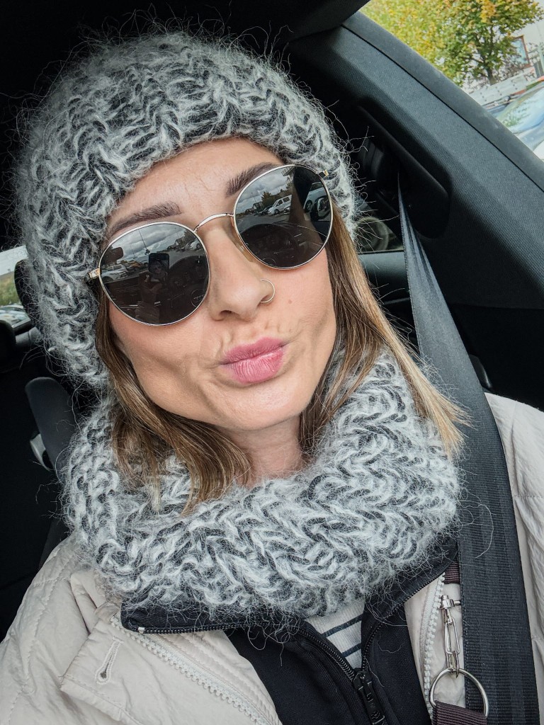 damska czapka wełniana siwa