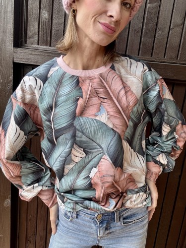 damska pastelowa bluza w liście