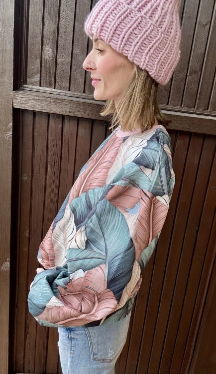 damska pastelowa bluza w liście