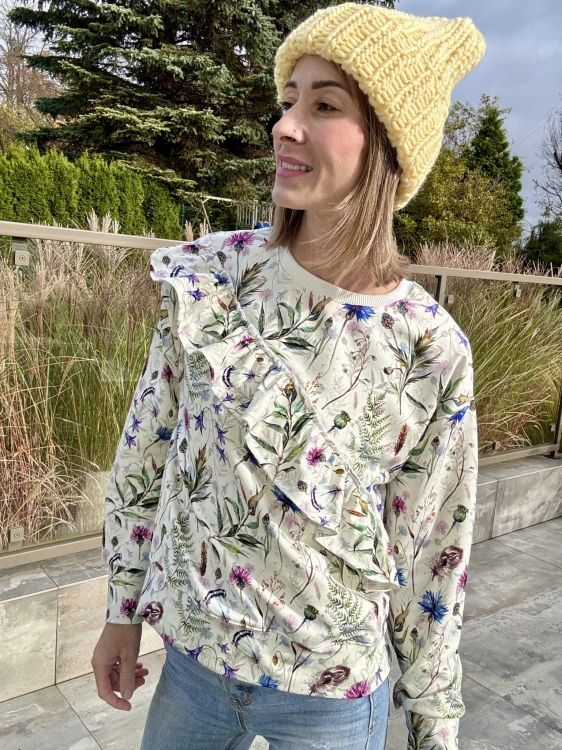 bluza damska luźna biała z falbanką kwiaty