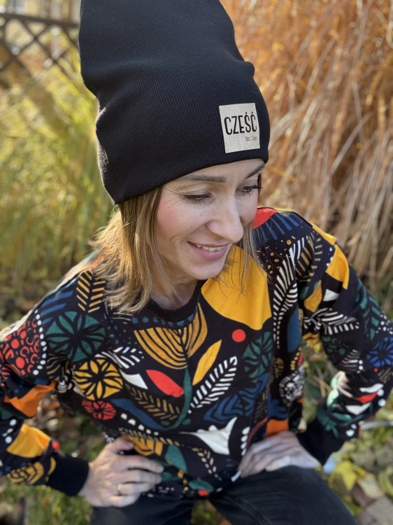 Damska czarna czapka SMERFETKA handmade