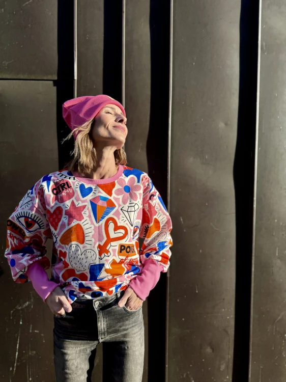 Bluza damska Girl Power – kolorowa, bawełniana bluza handmade