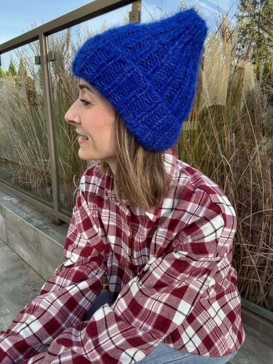 Czapka beanie z alpaki Suri kobaltowa — handmade premium