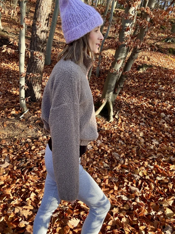 Eleganckie futerko damskie oversize w kolorze beżowym