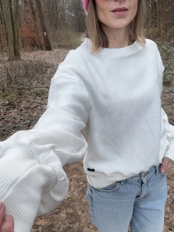 oversize sweterek bawelniany kremowy z bufiastym rękawem