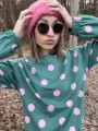 Mrs. Thin — bluza kubełkowa zielona w różowe kropki, widok przodu