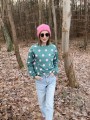 Bluza Mrs. Thin stylizacja casual — zielona w różowe kropki