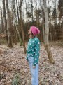 Profil boku — kubełkowy krój bluzy w zielone kropki, Mrs. Thin