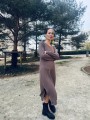 sukienka brązowa z dzianiny swetrowej — widok przodu
