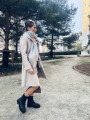 Sukienka swetrowa maxi — stylizacja z płaszczem