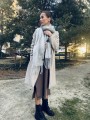 Sukienka swetrowa — stylizacja z płaszczem