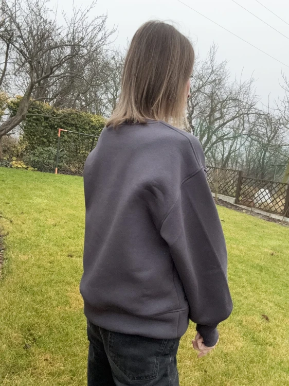Bluza damska ocieplana, oversize, grafitowa widok z tyłu