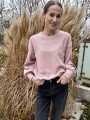 Sweterek jasnoróżowy Mrs. Thin — detal wykończenia