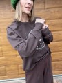 Bluza brązowa Mrs. Thin — detal ściągacza i wykończenia