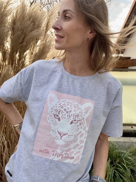 szary damski t-shirt z nadrukiem