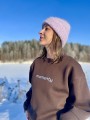 Haft MOMENTY na środku bluzy — detal