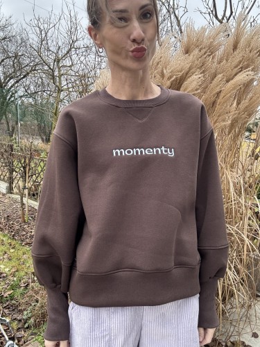Bluza damska brązowa z haftem MOMENTY