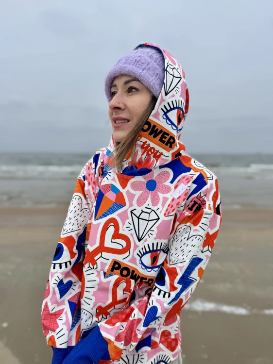 Damska bluza z kapturem handmade - widok z boku