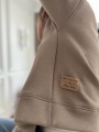 bluza damska oversize beżowa detal szycia