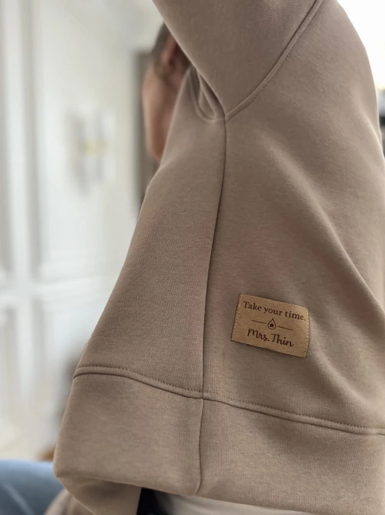 bluza damska oversize beżowa detal szycia