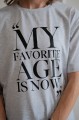 nadruk MY FAVOURITE AGE IS NOW detal grafiki