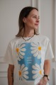 Biała koszulka oversize ze stokrotkami Mrs.Thin