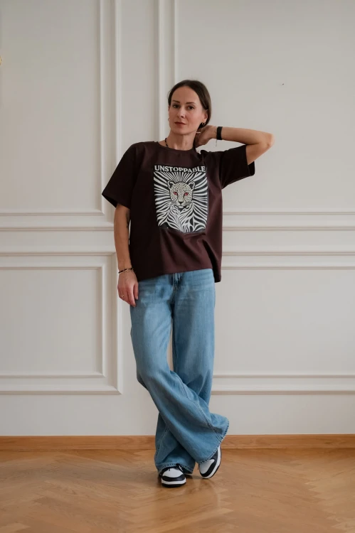 Czekoladowy t-shirt oversize Mrs.Thin