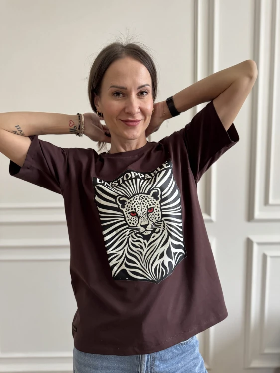 T-shirt oversize Unstoppable z grafiką tygrysa