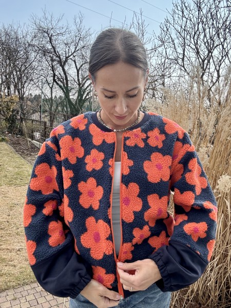 Damska granatowa kurtka polarowa KWIATKI 