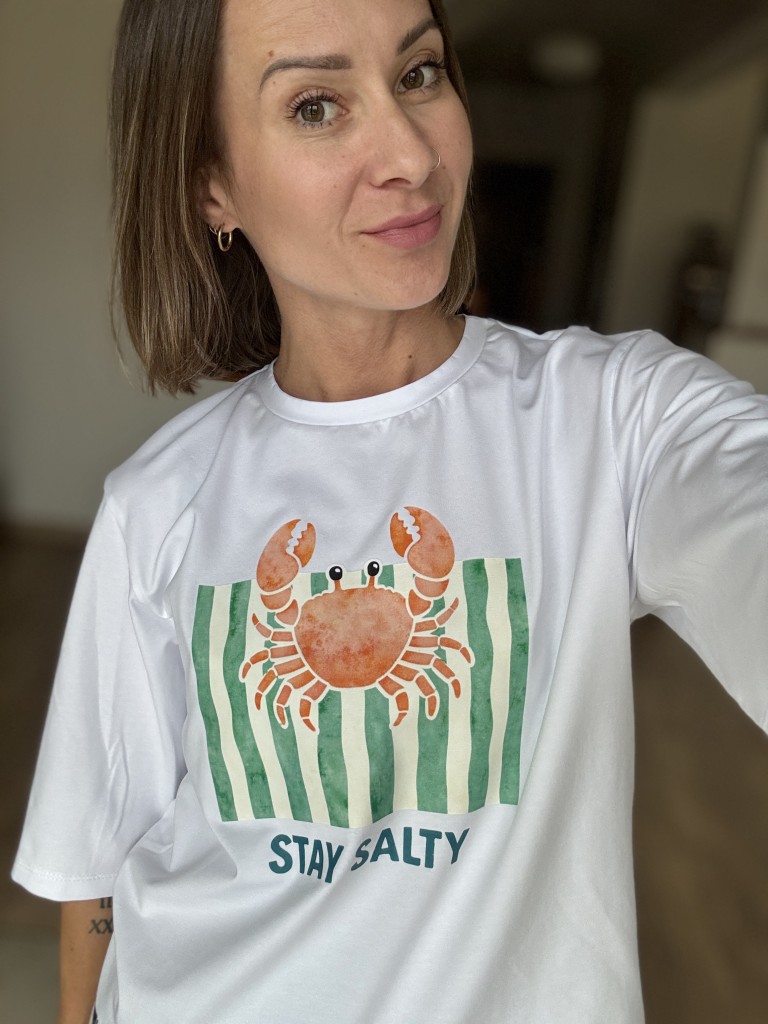 biała koszulka damska streetwear widok boku