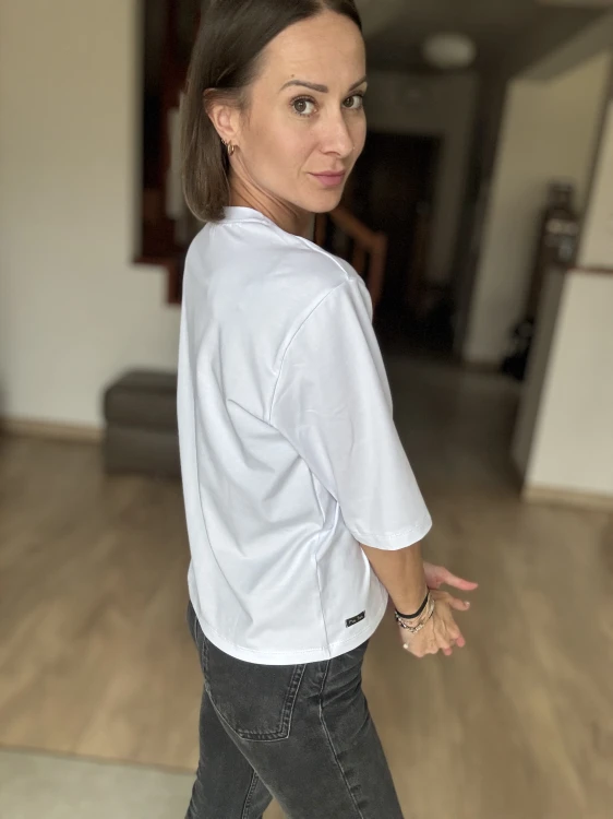 biała koszulka damska streetwear widok boku