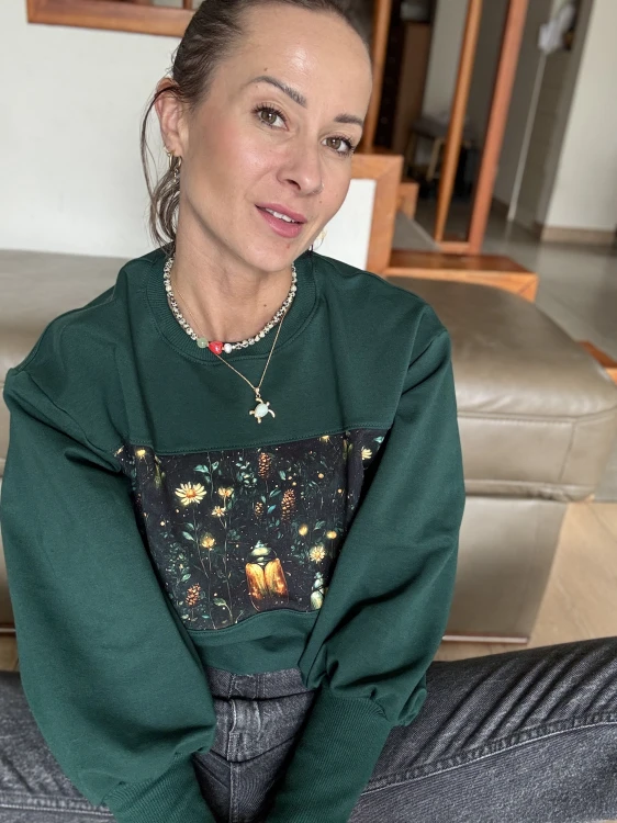 bluza damska zielona z nadrukiem świetliki pasek design