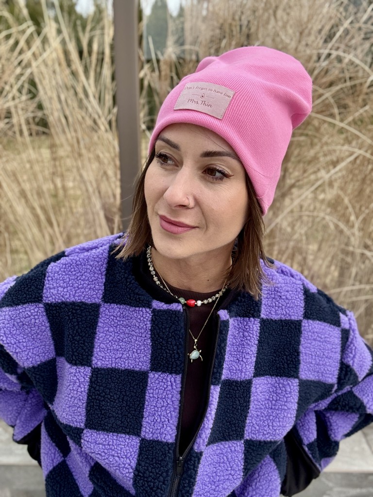 czapka damska barbie pink prążkowana naszywka welur