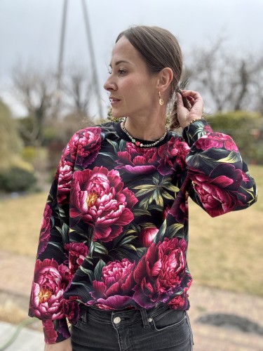Bluza damska handmade burgundowa w peonie – casual, szyta na zamówienie, kwiatowy wzór