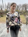 Bluza handmade damska casual – kwiatowy wzór, v-neck, pastelowe kolory błękit róż