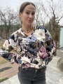 Ręcznie szyta bluza damska w kwiatowy wzór – ecru róż błękit, slow fashion
