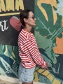 Bluza handmade w biało-czerwone pasy – casualowy styl